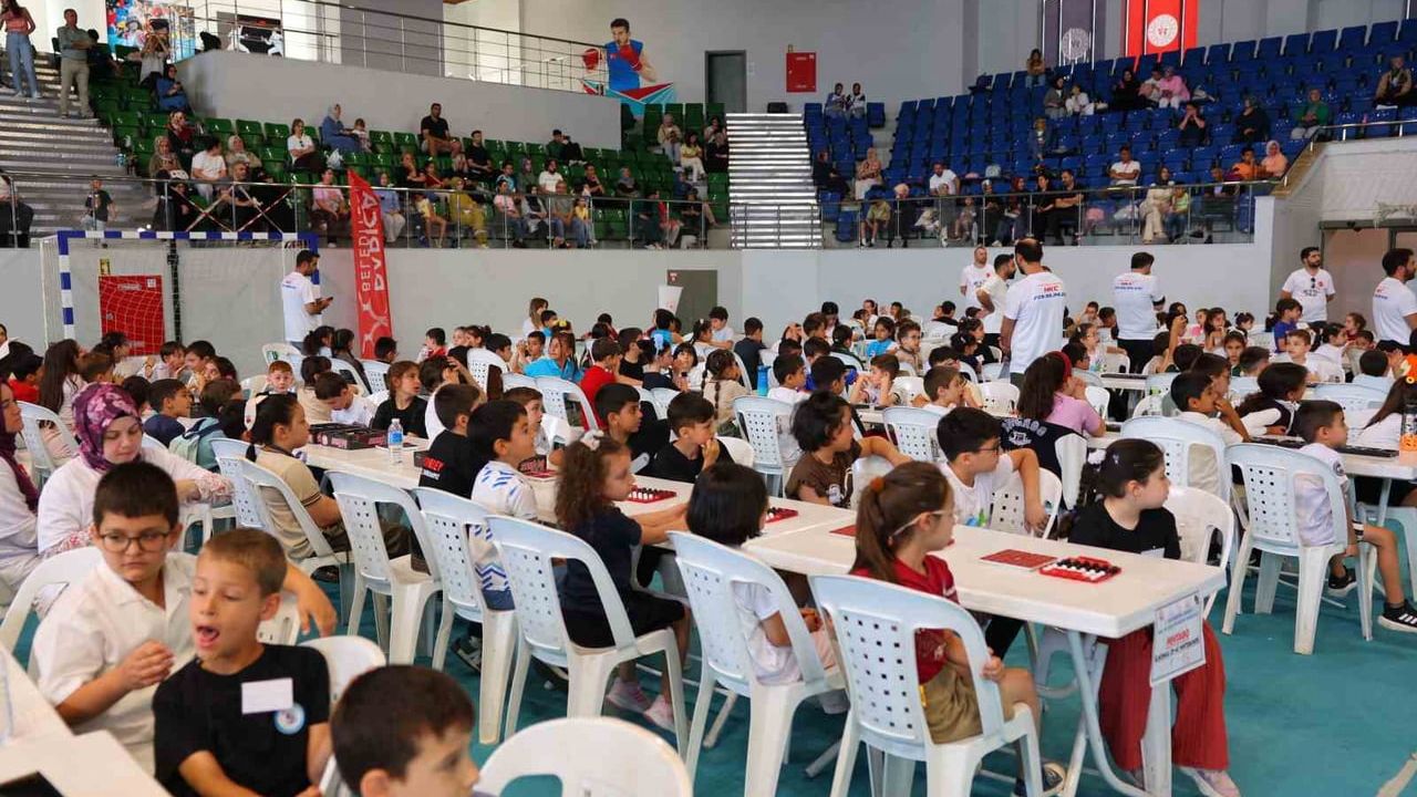 Darıca'da 7. akıl ve zeka oyunları turnuvası başladı