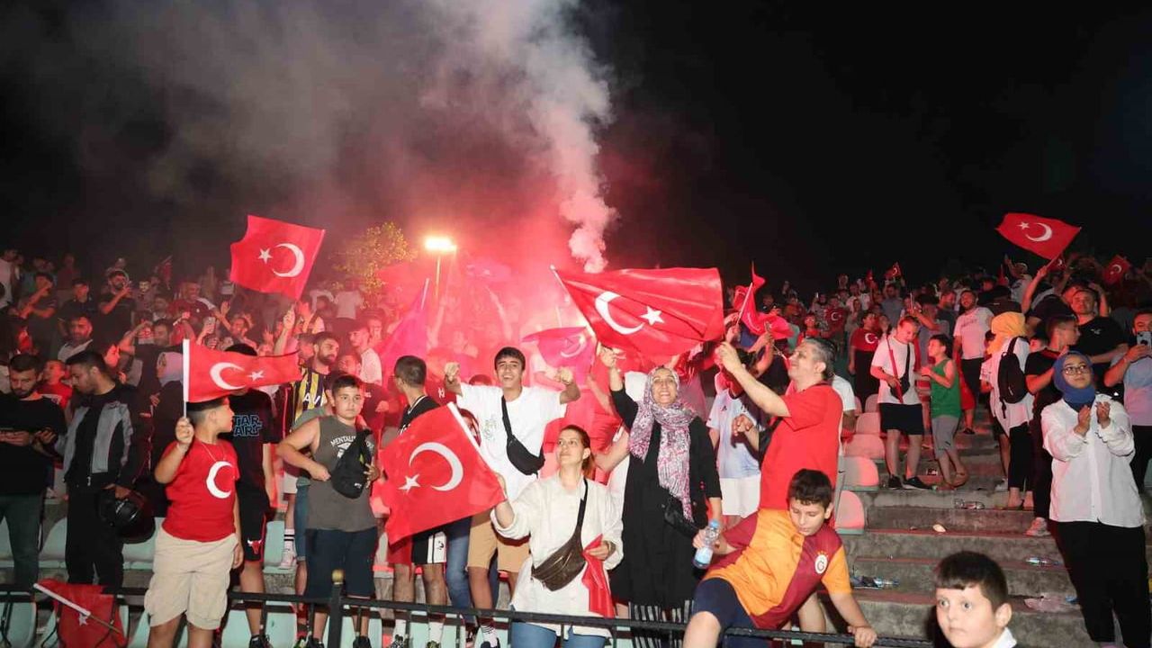 Darıca'da Dünya Kupası heyecanı: Türkiye-Avustralya maçı 14 Haziran'da dev ekranda