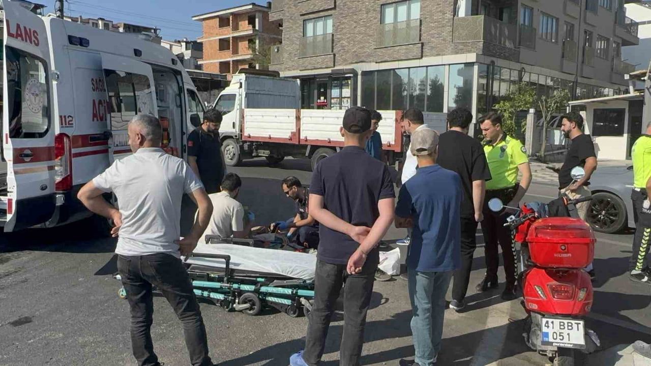 Darıca'da ters yöne giren otomobil ile motosiklet çarpıştı: 2 yaralı