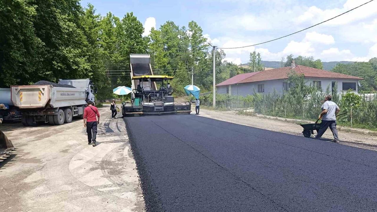 Darıyeri Hasanbey köyü'nde sıcak asfalt çalışmaları tamamlandı