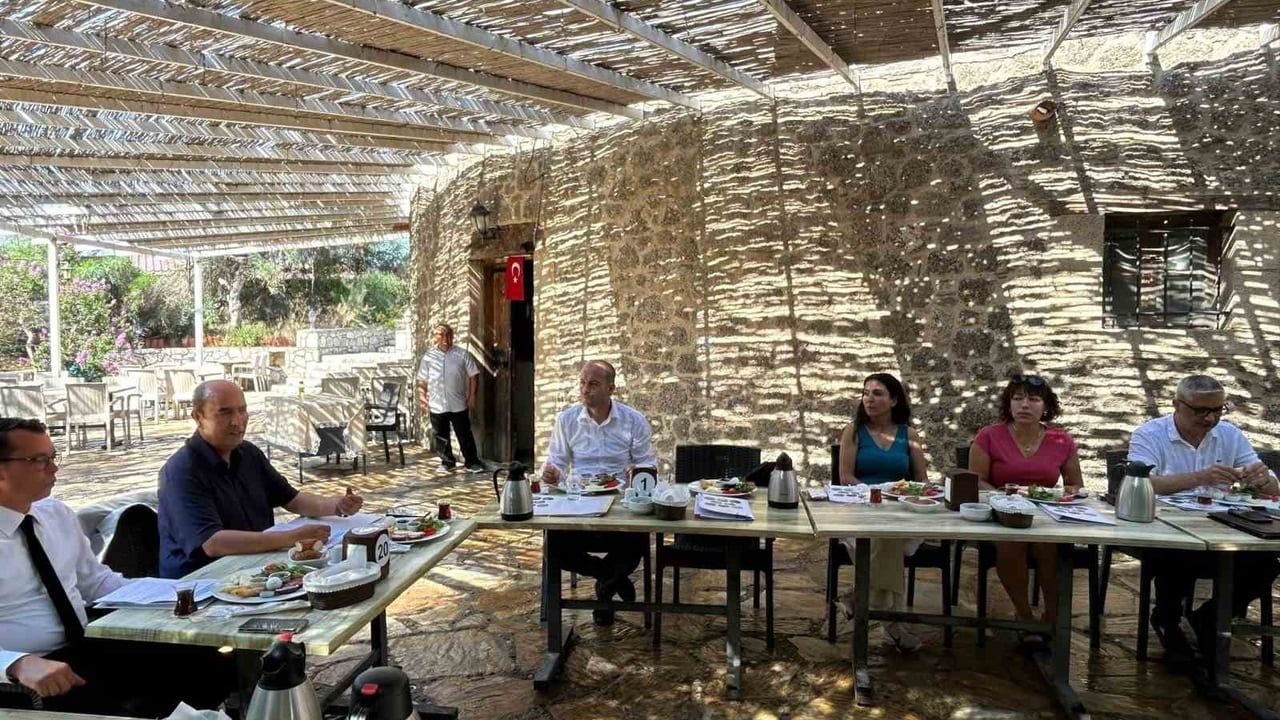 Datça'da İlçe Milli Eğitim Müdürlüğü okul müdürleri sene sonu değerlendirme toplantısı yaptı