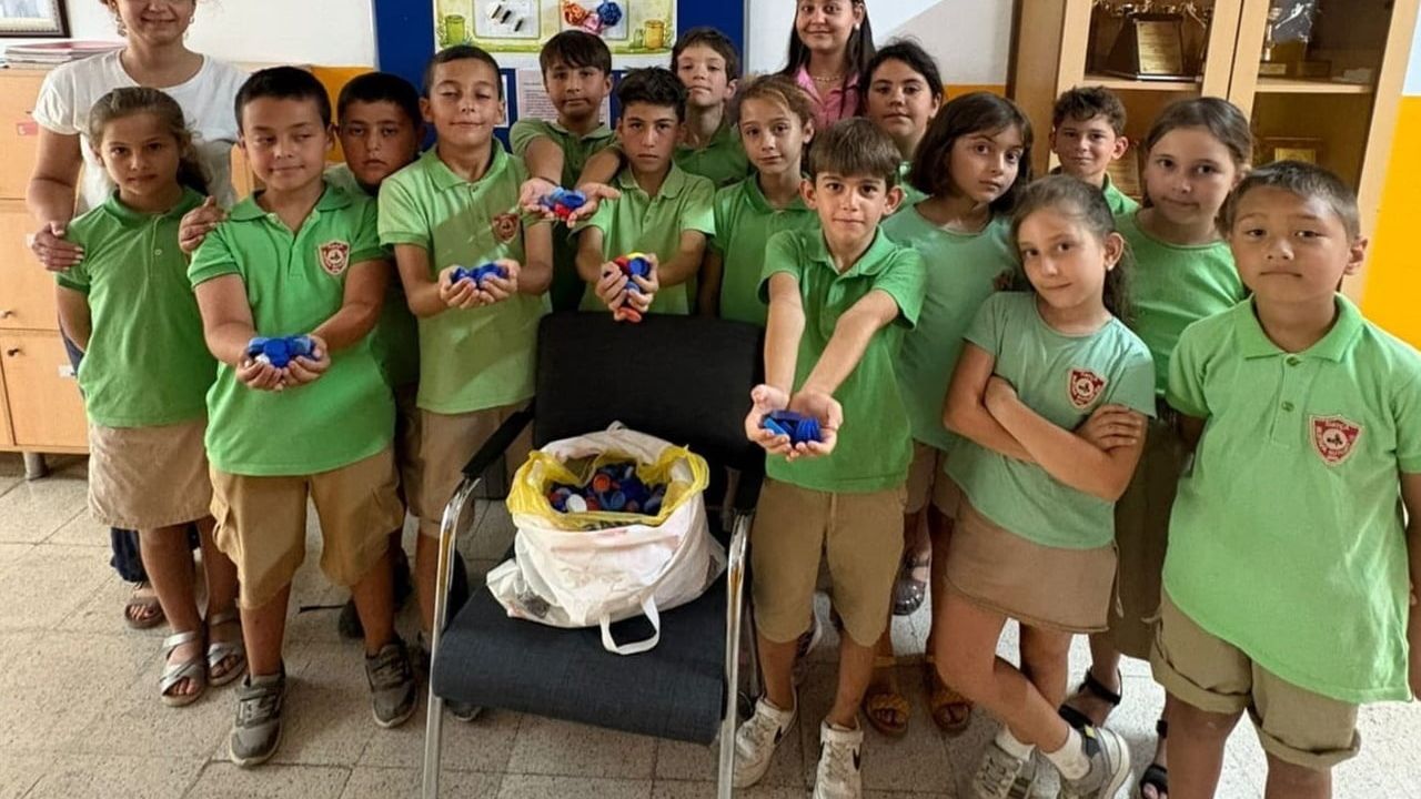 Datça'da ilkokul öğrencilerinden plastik kapak kampanyası