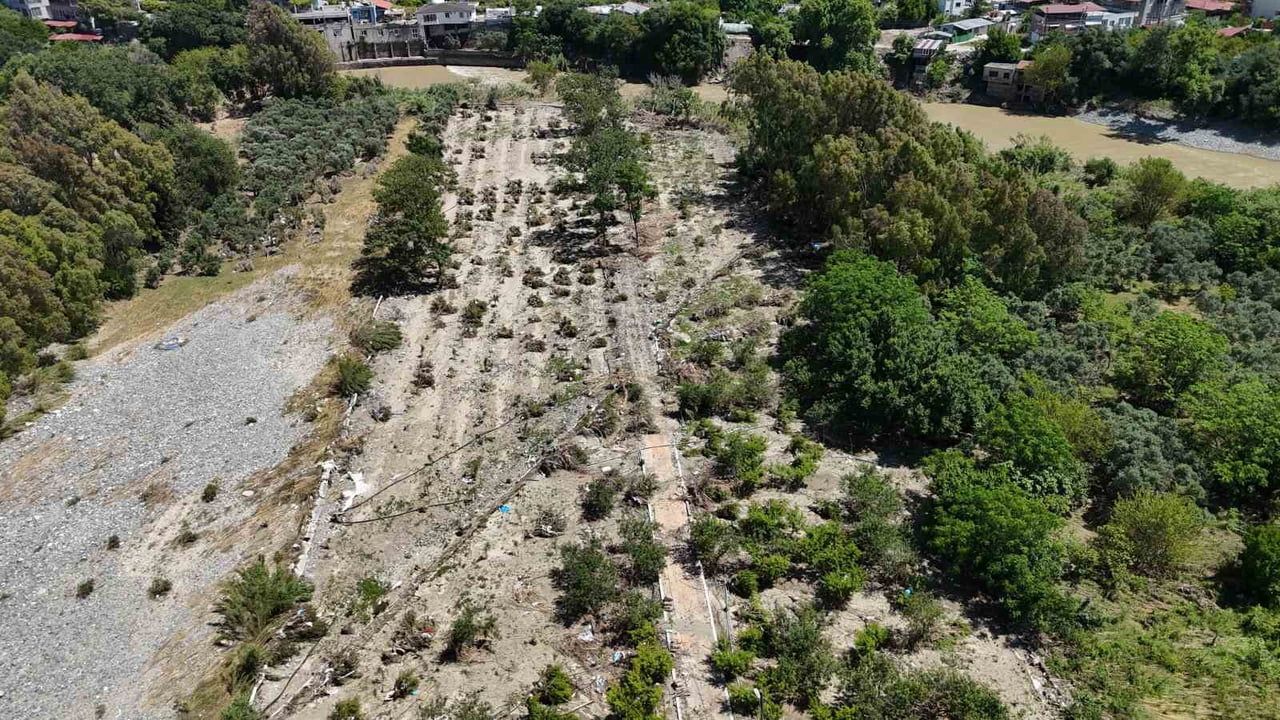 Defne'de Asi Nehri taşkını: Taş yığınları onlarca dönüm arazide yüzlerce ağaca zarar verdi