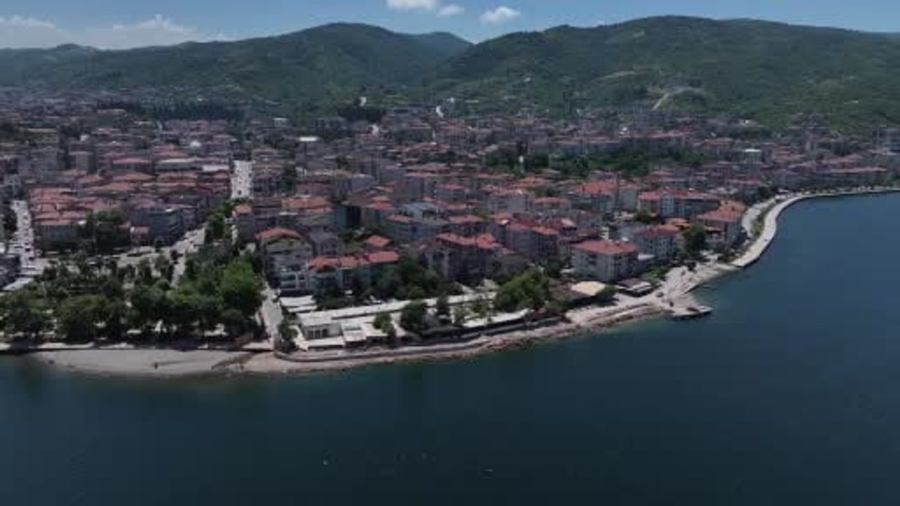 Değirmendere sahilinde dalgakıran ve yol mesaisi sona yaklaştı