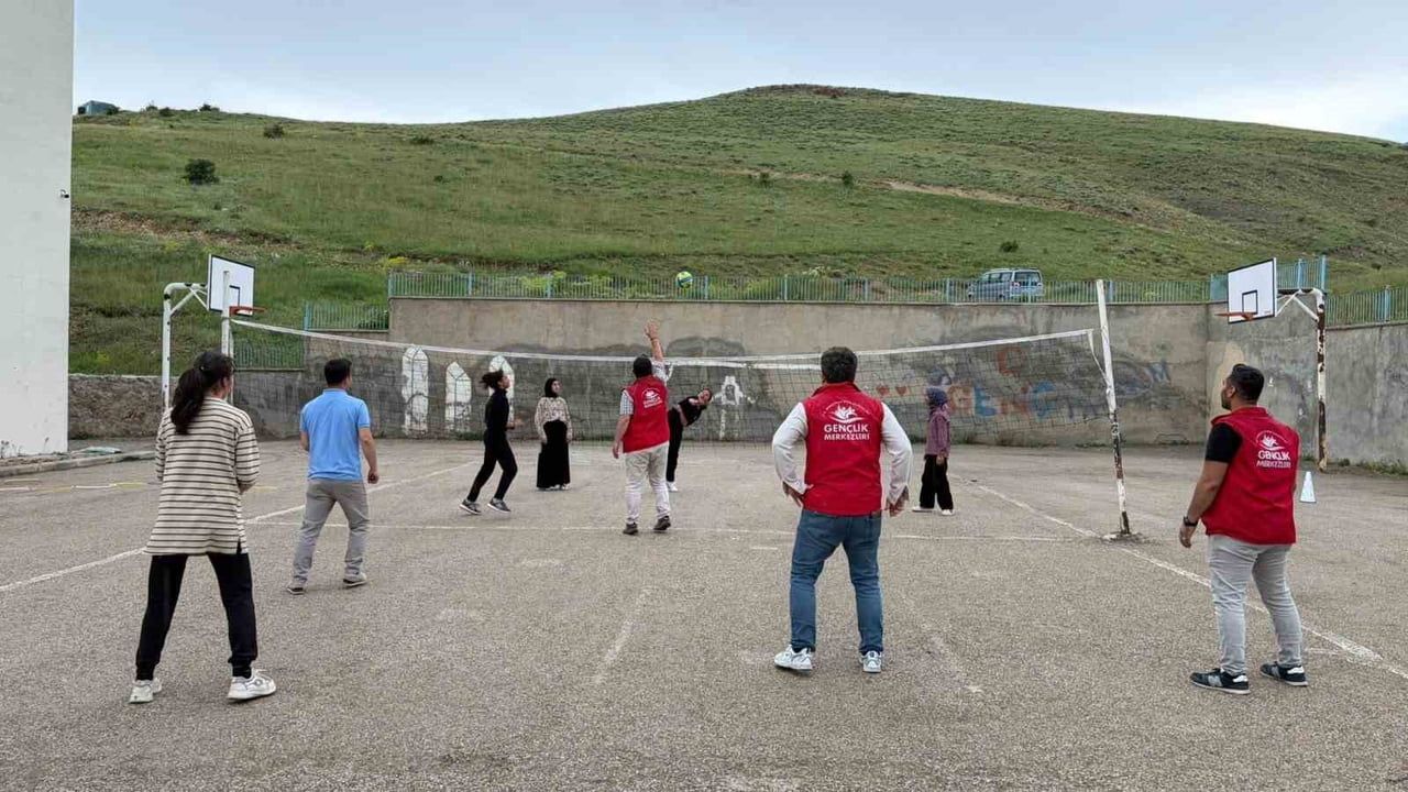 Demirözü'nde öğrenciler için spor ve oyun etkinlikleri