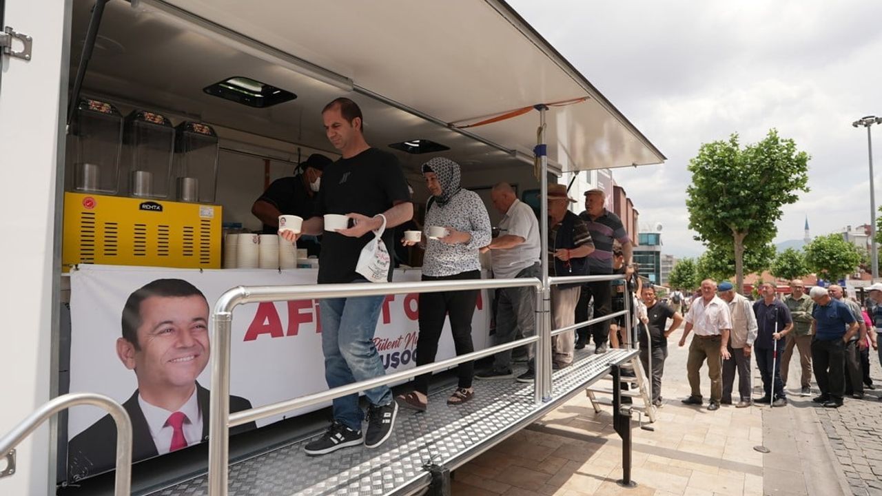 Denizli Büyükşehir Belediyesi'nden 3 noktada 10 bin kişilik aşure hayrı