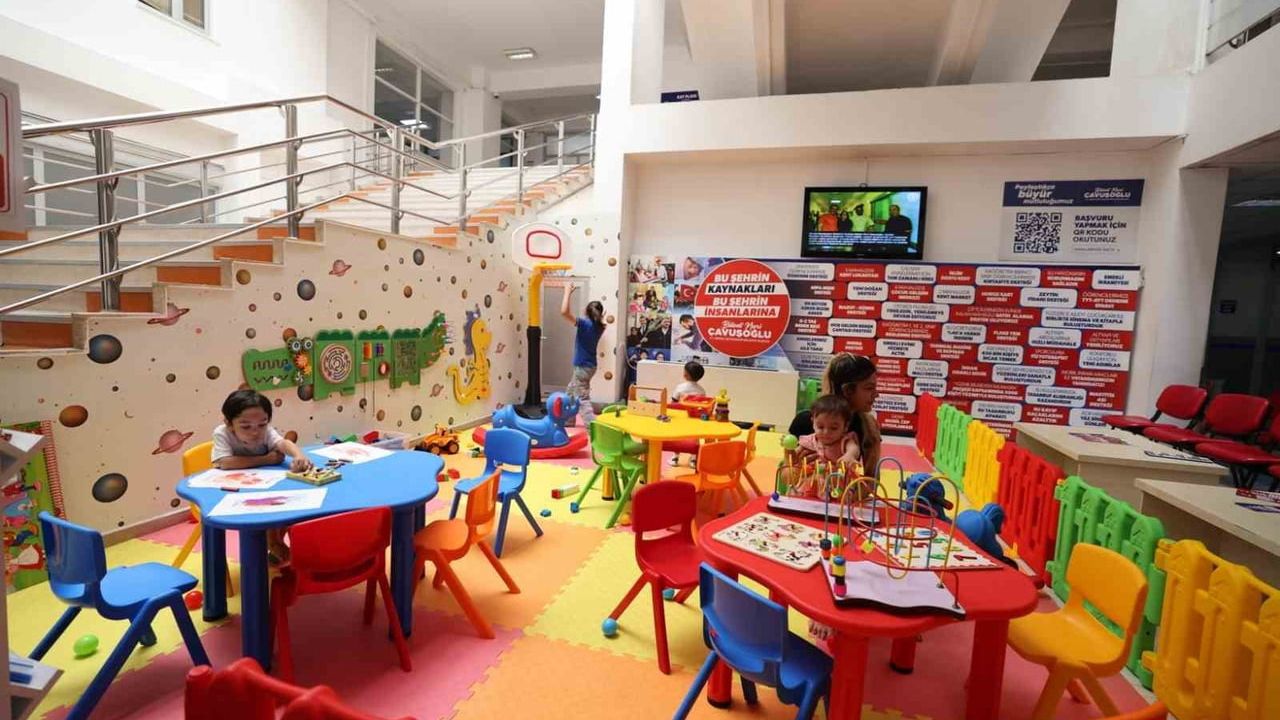 Denizli Büyükşehir Belediyesi'nden çocuk dostu adım: Hizmet binası girişine oyun alanı