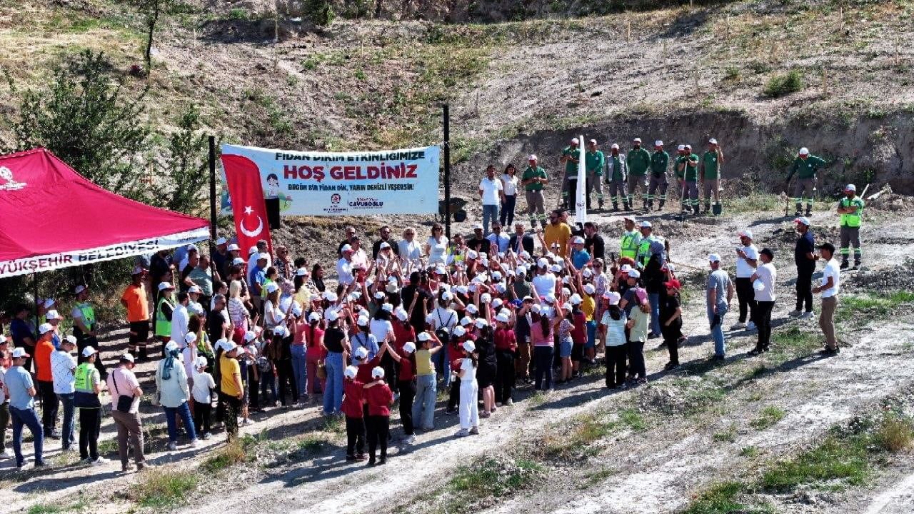 Denizli Büyükşehir Belediyesi: Türkiye Çevre Haftası'nda Çocuklar 250 Zeytin Fidanı Dikti