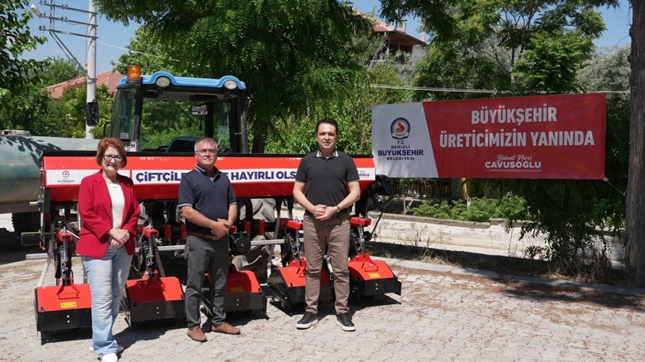 Denizli Büyükşehir'den Bozkurtlu üreticilere çapa makinesi desteği