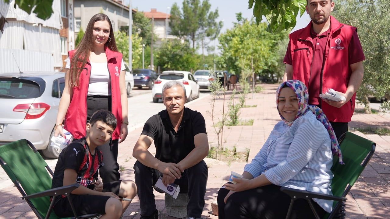 Denizli Büyükşehir sınavdaki gençleri ve babaları unutmadı