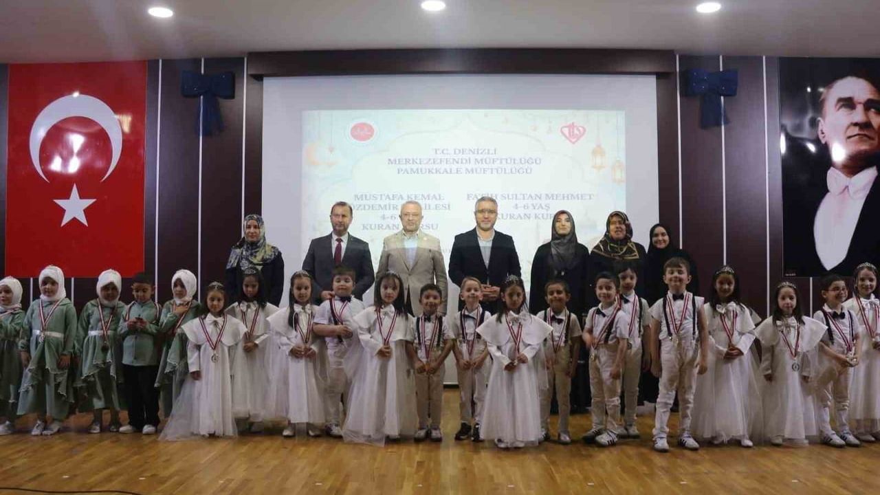 Denizli'de 'Kardeş Kur’an Kursu' yılsonu programında 4-6 yaş öğrencileri sahne aldı