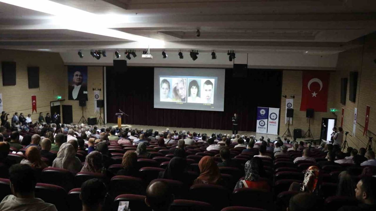 Denizli'de seminer: sanal kumar ve uyuşturucu riskleri konuşuldu
