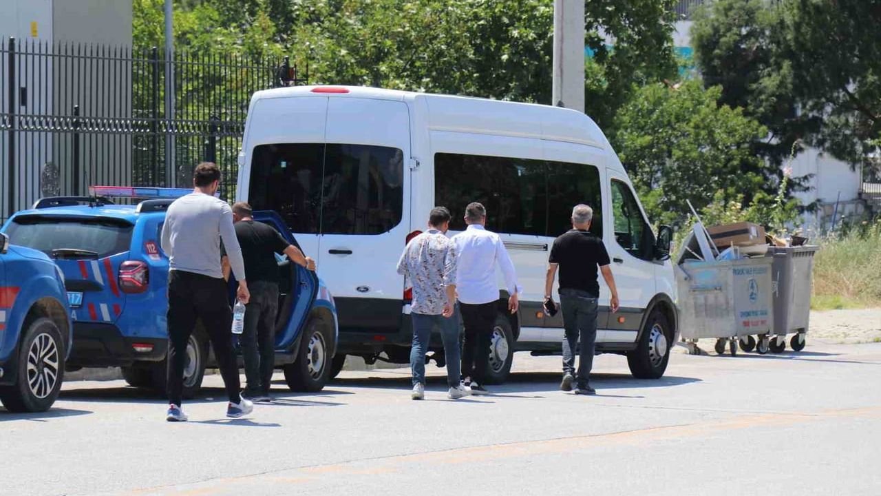 Denizli'de uyuşturucu operasyonunda gözaltına alınan avukatlar adli tıbba sevk edildi
