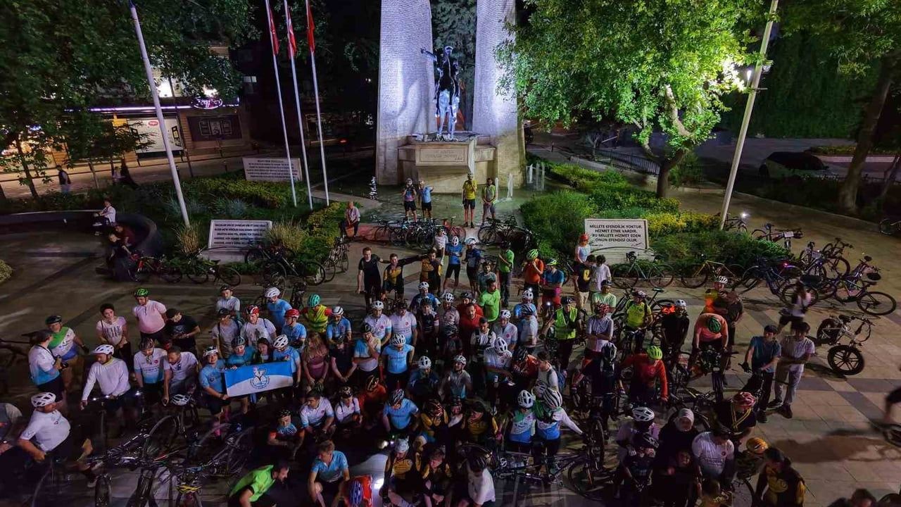 Denizli'de Yaklaşık 400 Kişinin Katıldığı Dünya Bisiklet Günü Etkinliği: Trafikte Bisiklet Farkındalığı Öne Çıktı