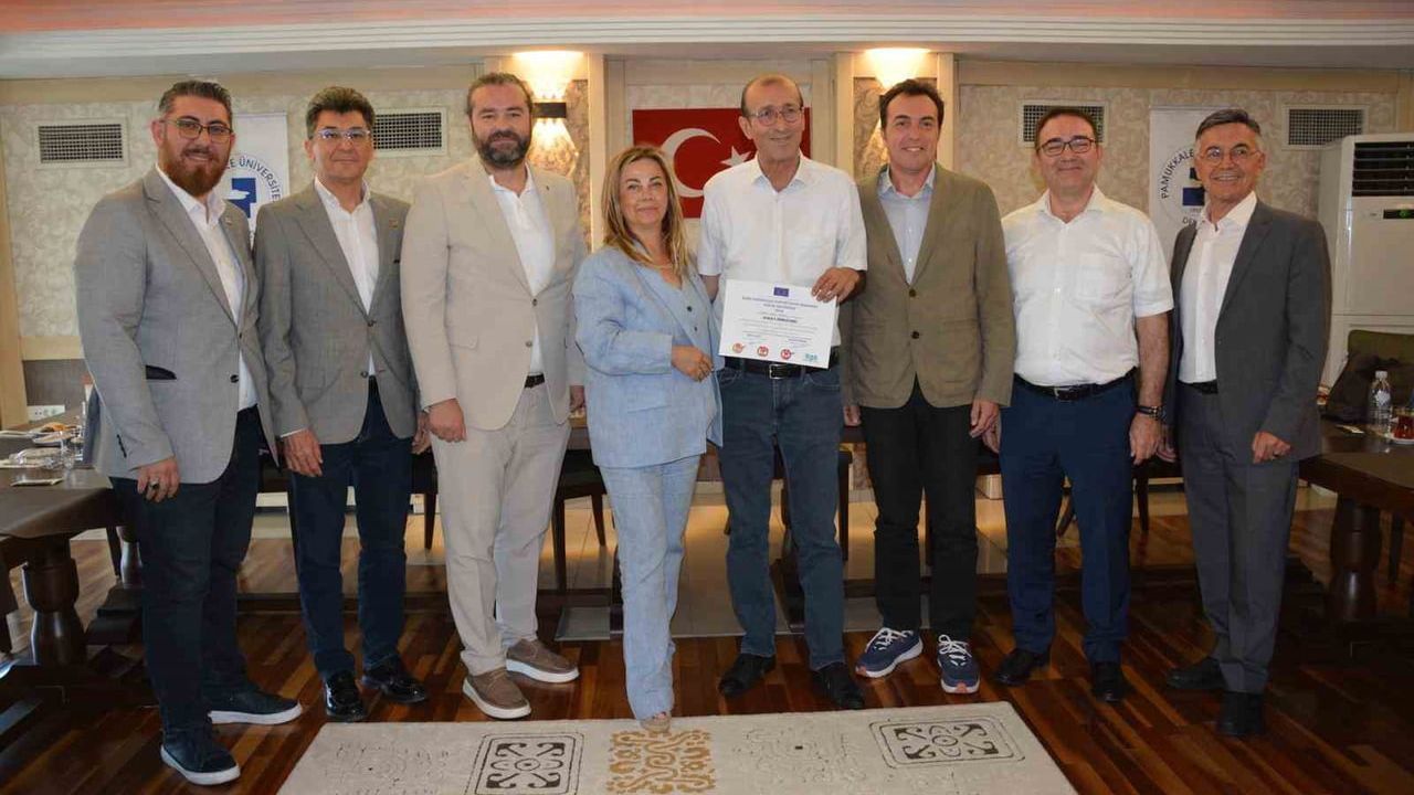 Denizli'de yerel medyanın geleceği tartışıldı: Dijital dönüşüm ve yapay zekâ eğitimleri