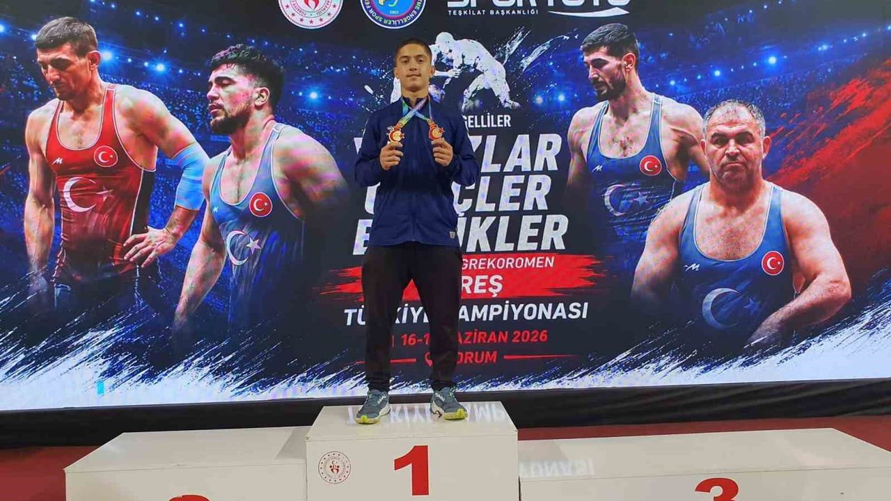 Denizlili güreşçi çifte şampiyonluk yaşadı