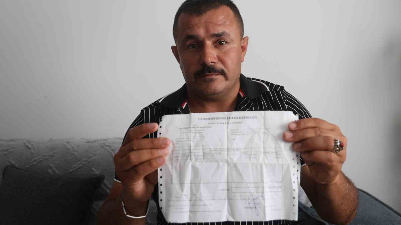 Depremde isim karışıklığı nedeniyle sistemde ölü görünen adam ehliyet yenileyemiyor