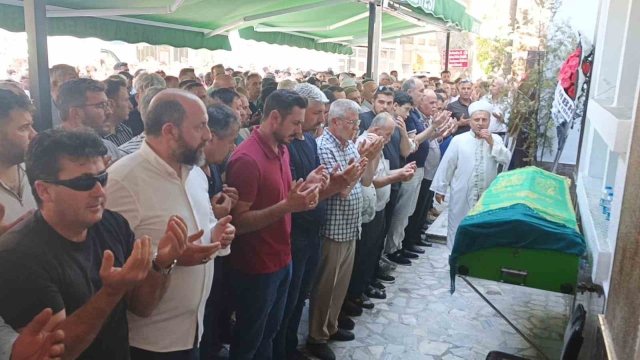 Derbent Baraj Gölü'nde ölü bulunan 2 çocuk annesi Esma Yöro Türker toprağa verildi