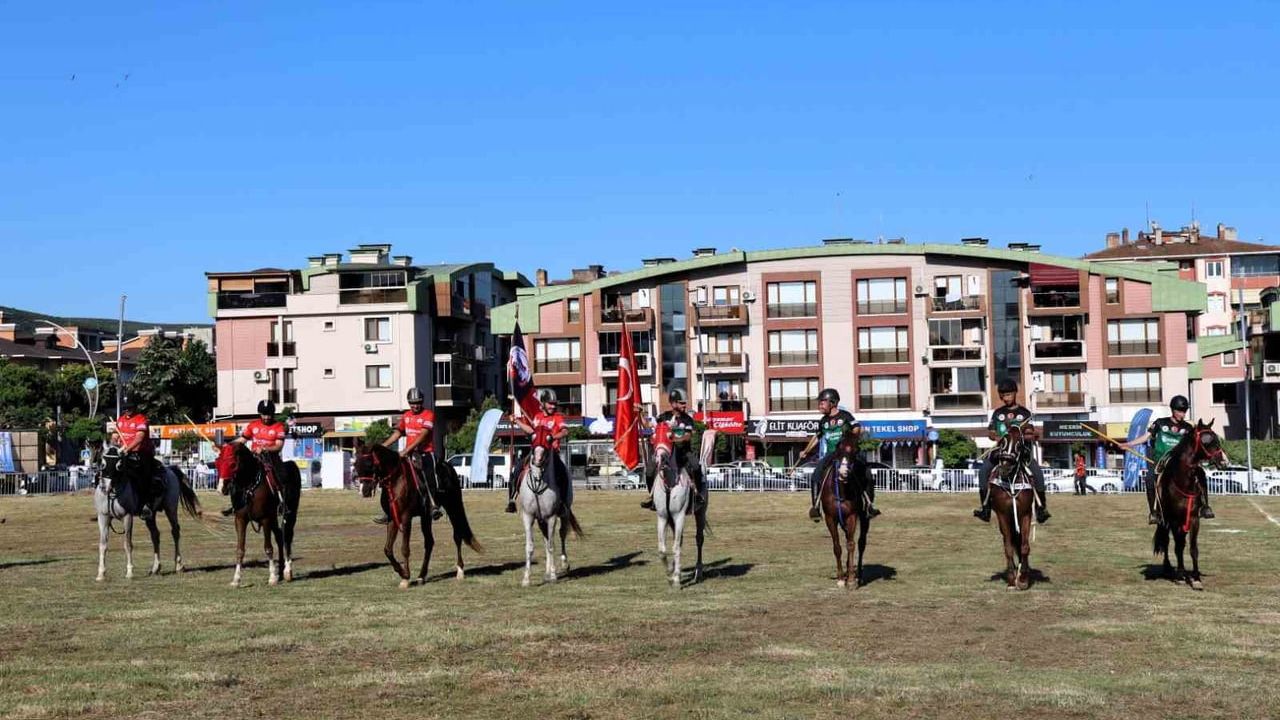 Derince'de 5. Geleneksel Cirit Şöleni: Ata sporu, mehteran ve müsabakalarla buluştu
