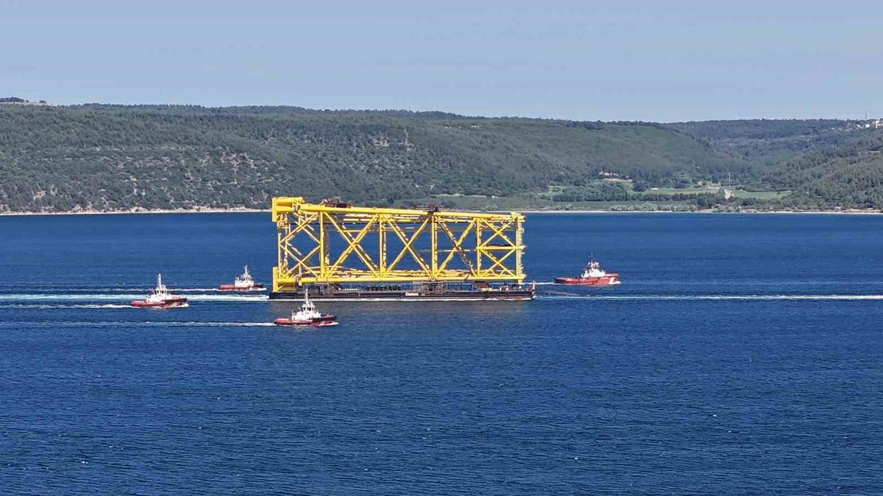 Dev sondaj platformu iskelesi Çanakkale Boğazı’ndan geçiyor