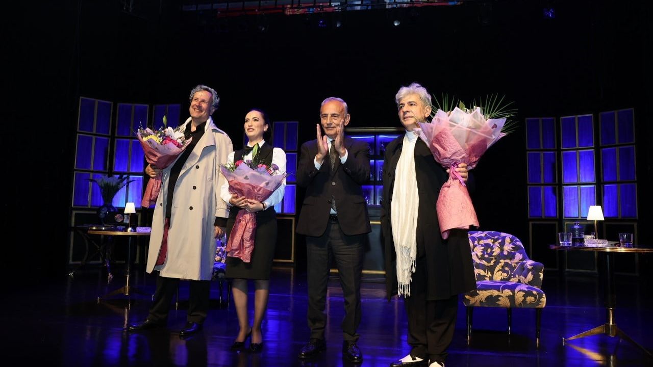 ’Devlerin Savaşı’ SKSM sahnesinde: Bayülgen ve Celal Kadri Kınoğlu izleyiciyle buluştu