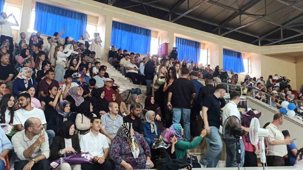 Devrek'te Hamidiye Anadolu Lisesi'nden 99 öğrencinin mezuniyeti