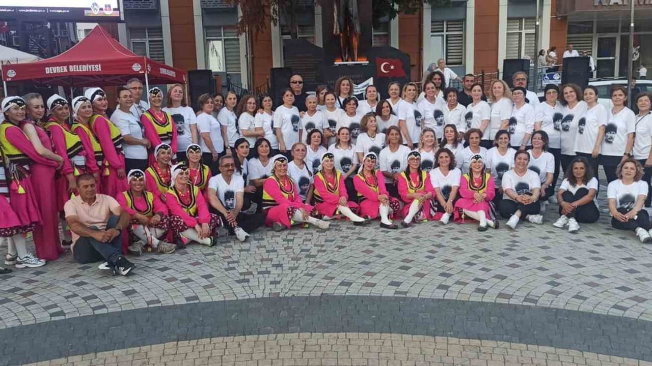 Devrek’te şenlikte darbuka ve halk oyunları coşkusu