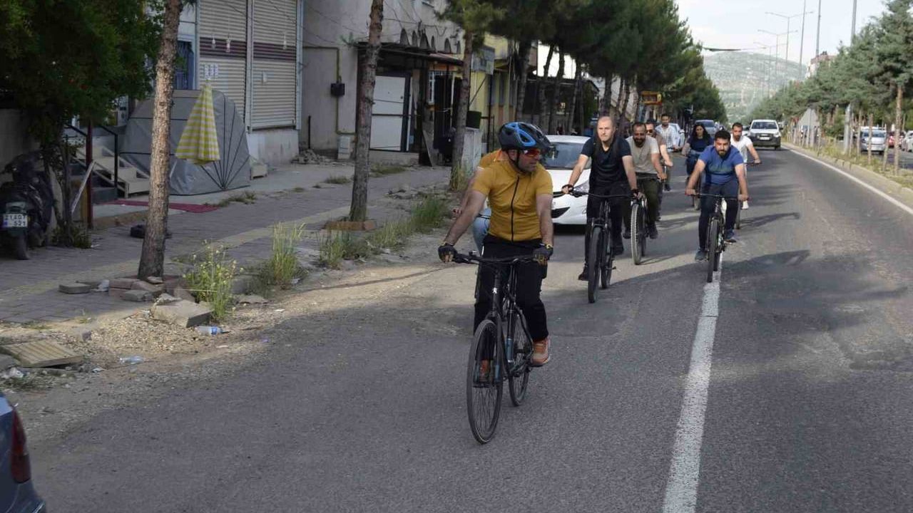 Dicle’de Dünya Bisiklet Günü: Yaklaşık 100 Kişi Pedal Çevirdi