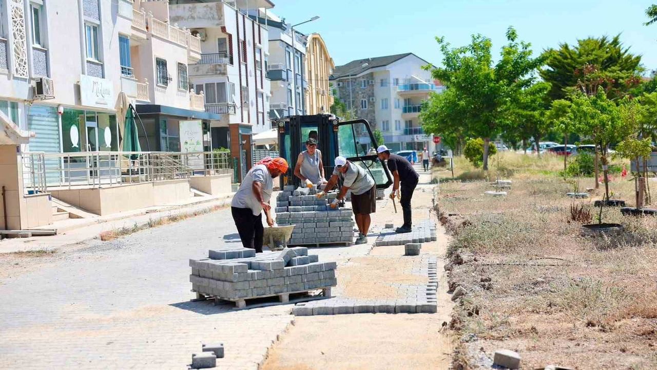Didim Belediyesi, Efeler ve Yeni Mahalle'de yol bakım ve onarım çalışmaları yürütüyor