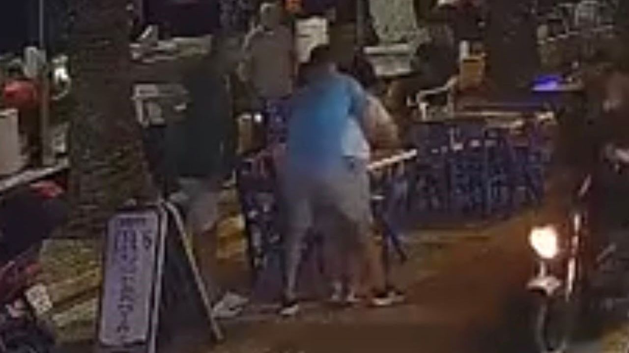 Dikkatli işletme sahibi Avşa Adası'nda boğulma tehlikesi geçiren müşteriyi kurtardı