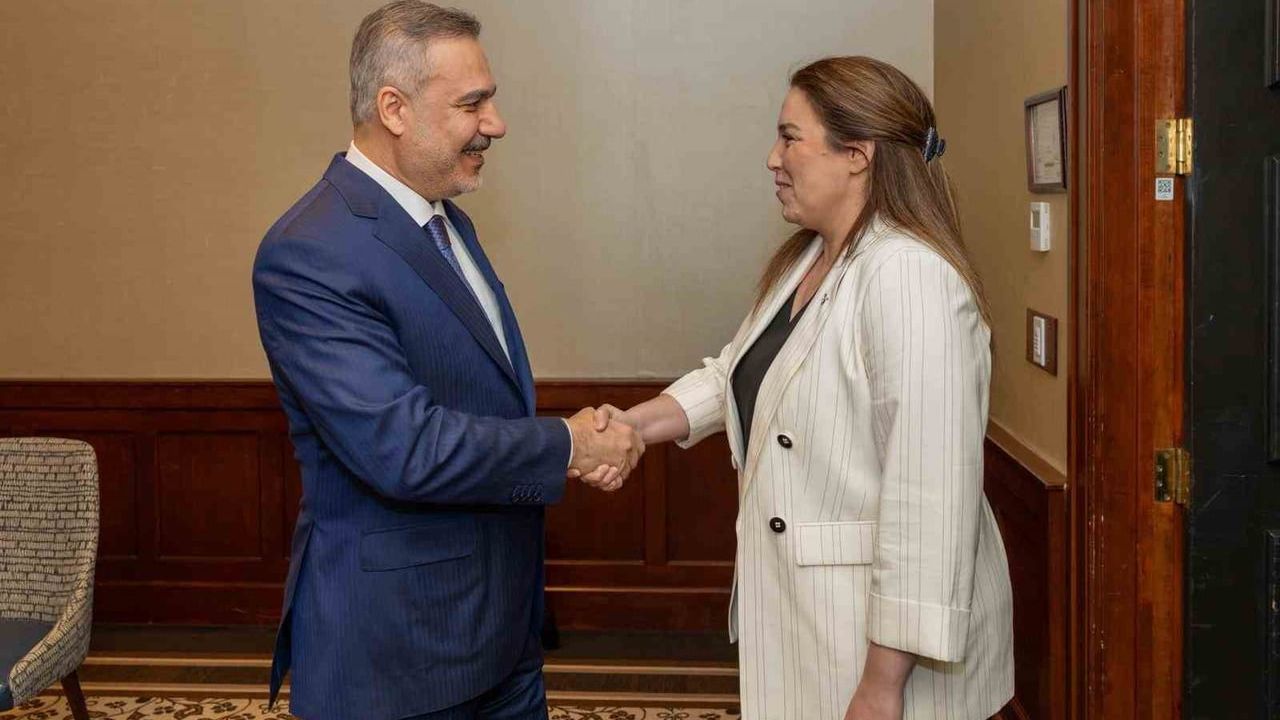 Dışişleri bakanı Fidan, Kanada'da Türk kökenli milletvekili Şima Açan ile görüştü