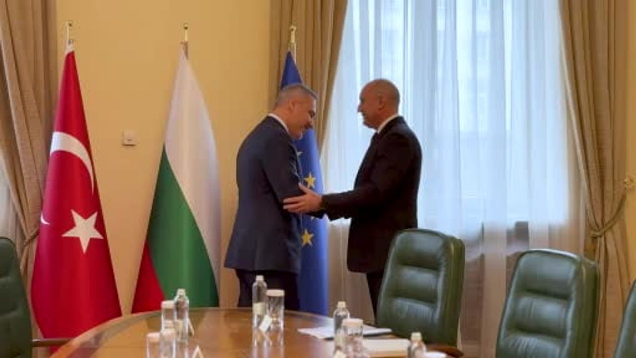 Dışişleri Bakanı Hakan Fidan, Sofya'da Bulgaristan Başbakanı Rumen Radev tarafından kabul edildi