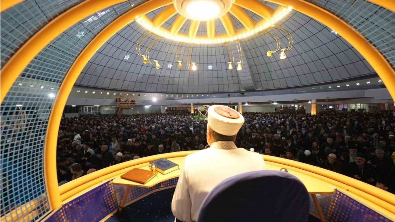 Diyanet cuma hutbesinde aile olmanın önemine vurgu yaptı