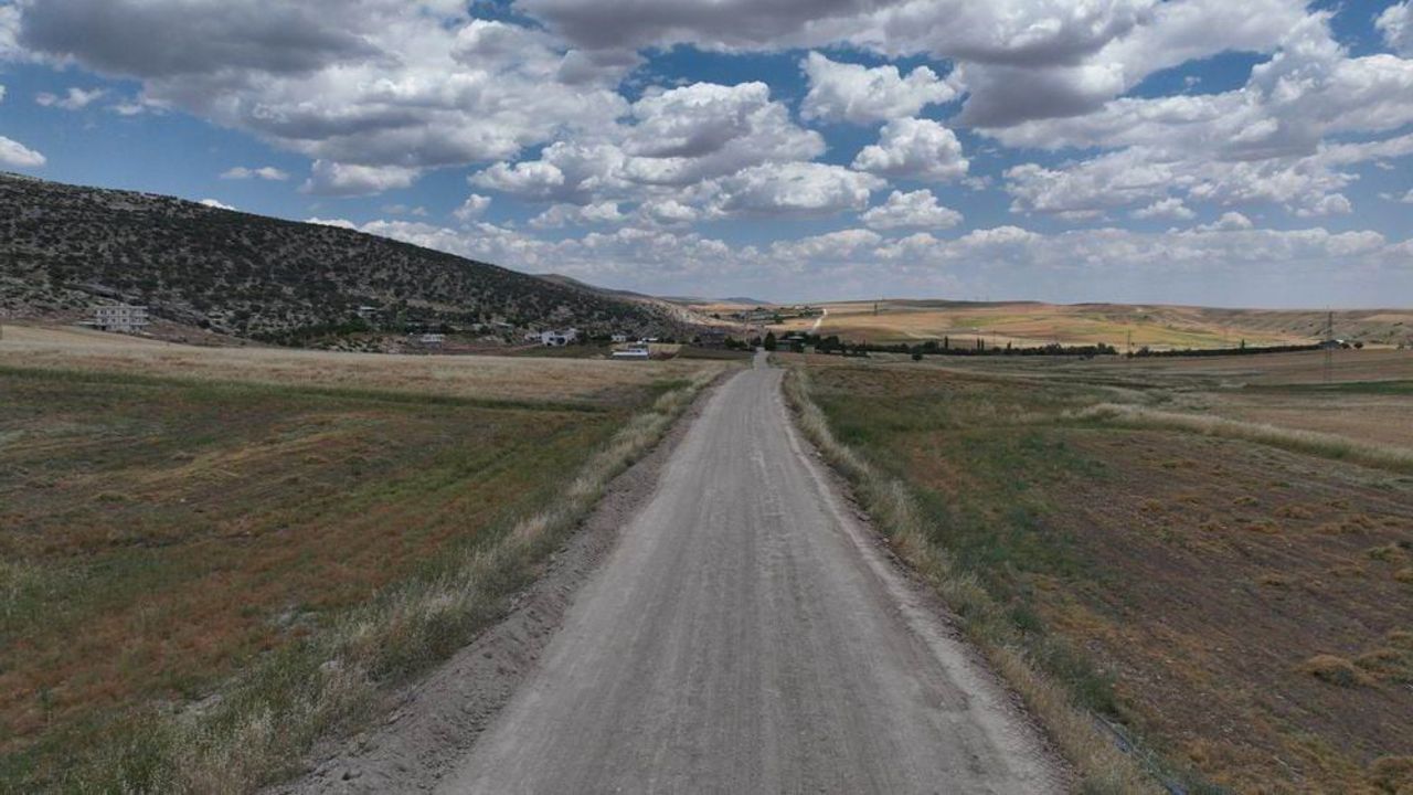 Diyarbakır Büyükşehir Belediyesi 13 ilçede 476,6 km kırsal yol programı başlattı