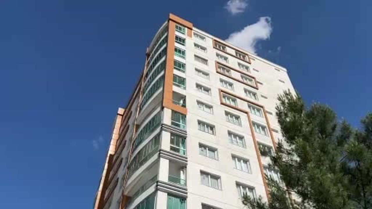 Diyarbakır’da evinin balkonundan atlayan 13 yaşındaki çocuk hayatını kaybetti