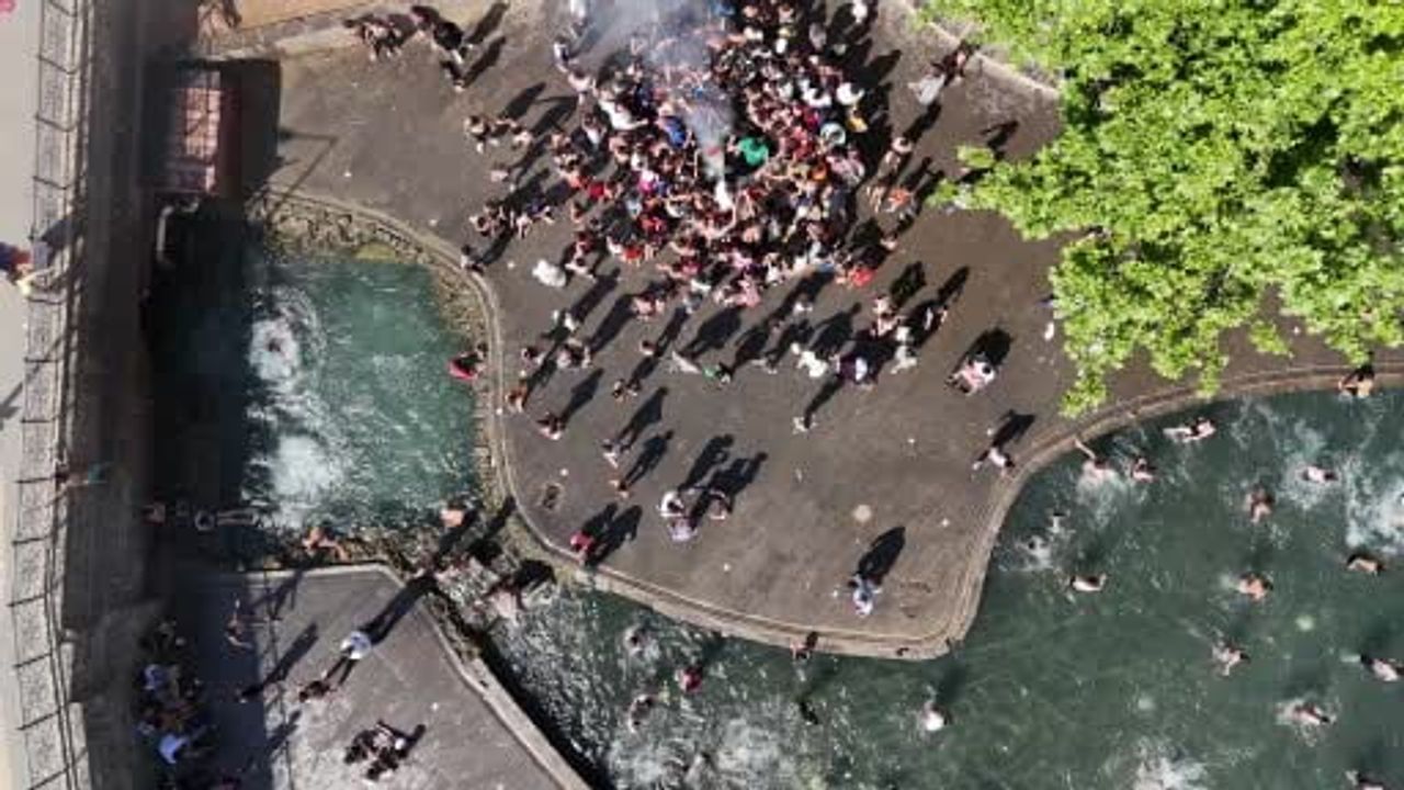 Diyarbakır'da havuz başında çocuklara 100 kilo ciğer ikramı