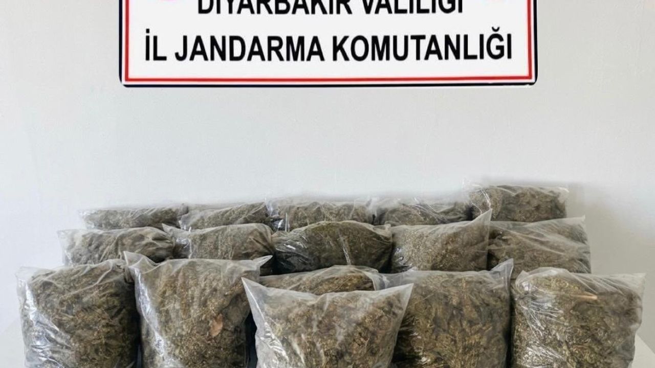 Diyarbakır'da Jandarma Operasyonunda 38,5 Kilo Esrar Ele Geçirildi