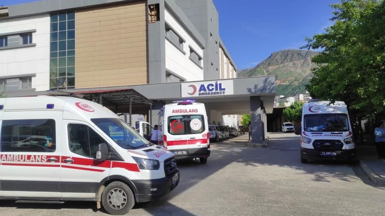 Diyarbakır'da kaza: anne ve oğlu yaşamını yitirdi, dört kişi yaralandı