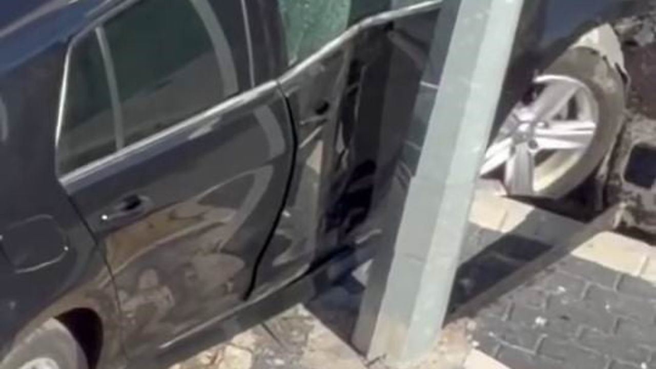Diyarbakır’da kaza: otomobilde sıkışan 3 kişi kurtarıldı