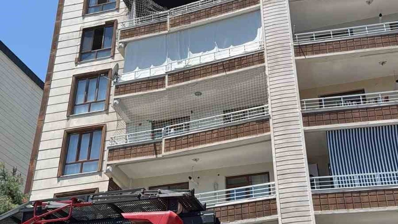 Diyarbakır'da klima kaynaklı daire yangını itfaiye tarafından söndürüldü