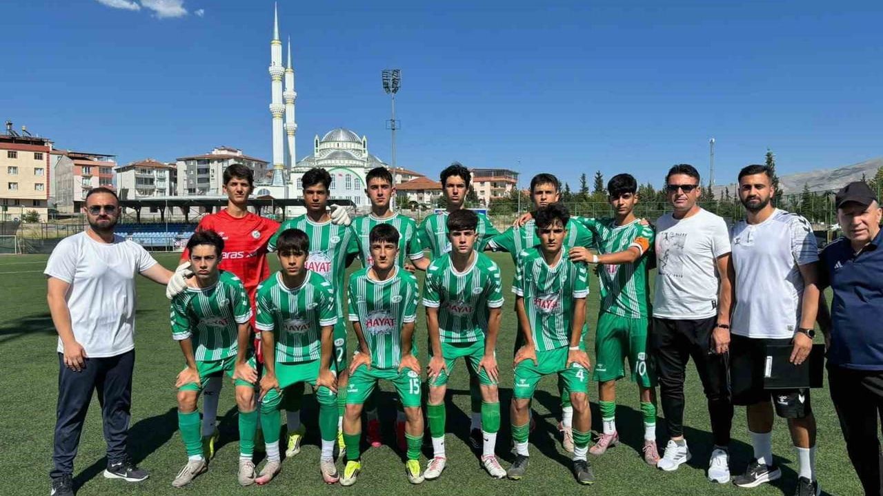 Diyarbakır DSi Spor U15 takımı Türkiye'nin en iyi dört takımı arasında