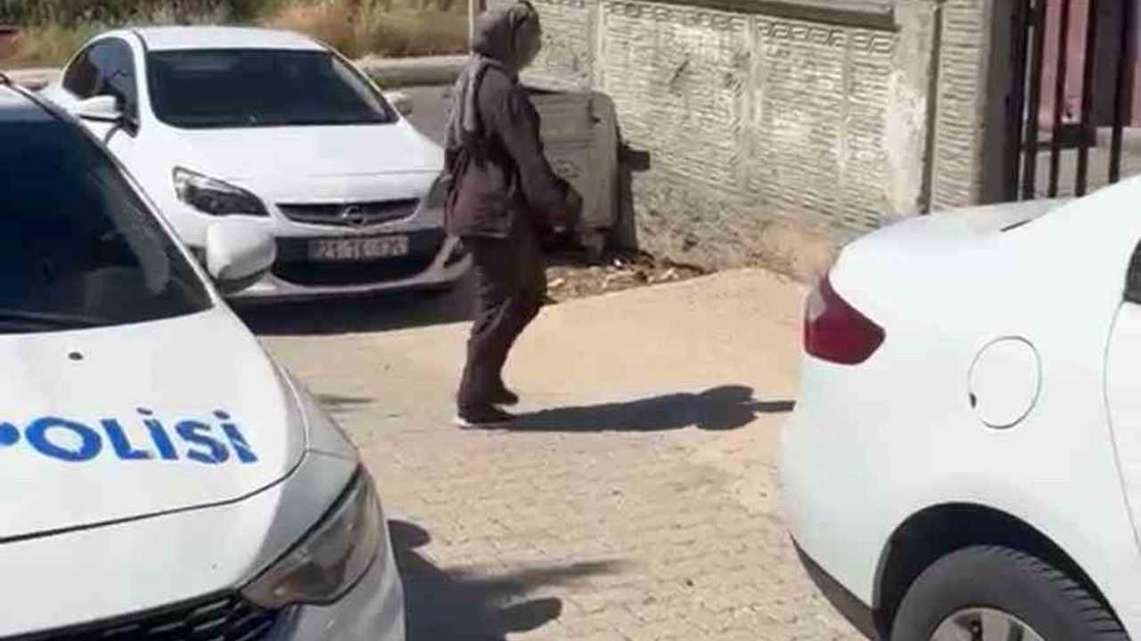 Diyarbakır'ın Ergani ilçesinde yanlış okula giden öğrenci polisle son anda sınava yetiştirildi