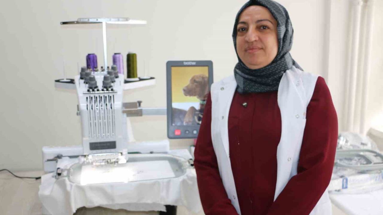 Diyarbakır Olgunlaşma Enstitüsünde yapay zeka destekli ve 60-65 yıllık nakış makineleri yan yana