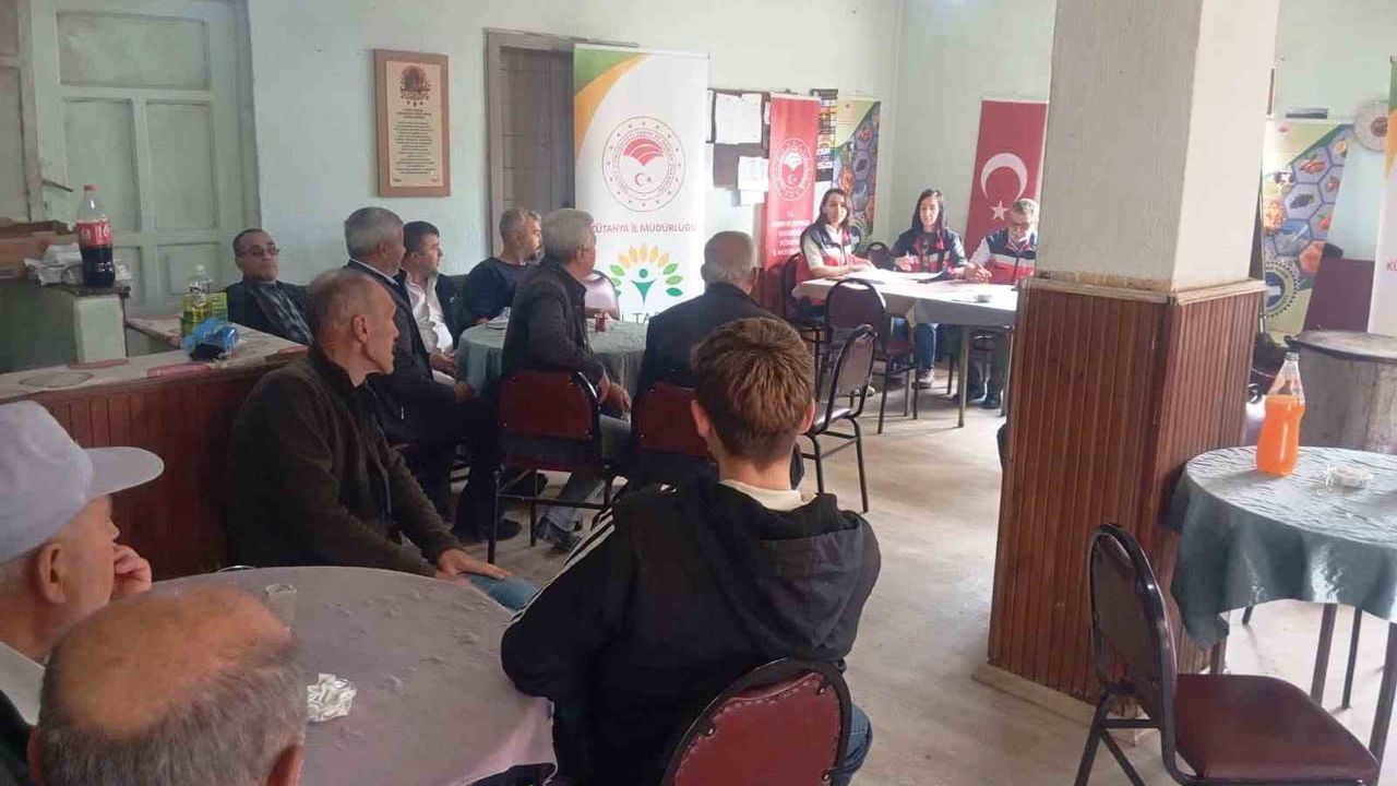 Domaniç’te 25 üreticiye ahududu yetiştiriciliği eğitimi verildi