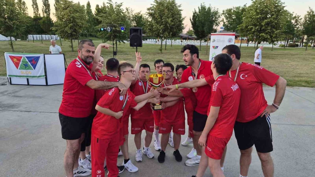 Down sendromlu basketbol milli takımı dünya ikincisi oldu
