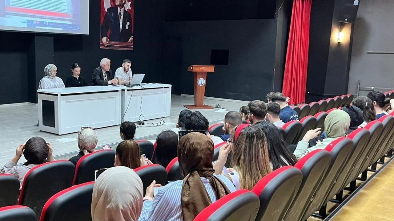 DPÜ Domaniç Hayme Ana MYO’da ‘Avrupa Birliği ve Demokrasi’ semineri düzenlendi
