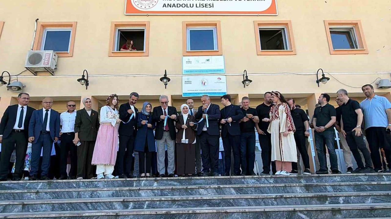 DTSO'dan Mevlana Mesleki ve Teknik Anadolu Lisesi kütüphanesine tefrişat
