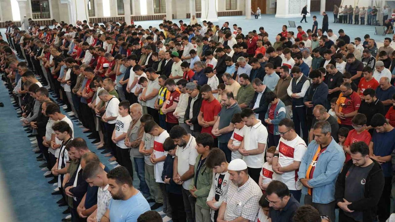 Dualarla Şahinbey'de milli takıma destek, dev ekranda maç heyecanı