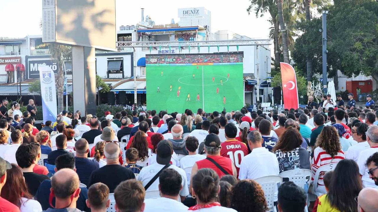 Dünya kupası heyecanı Bodrum Belediye Meydanı'na taşındı