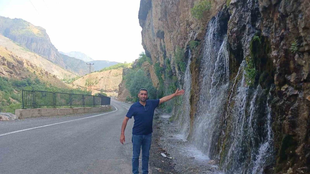Durankaya şelalesi yağışlarla daha gür aktı